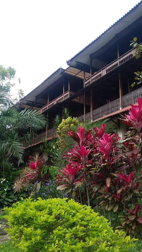 Green Valley Resort Bandungan Exterior photo