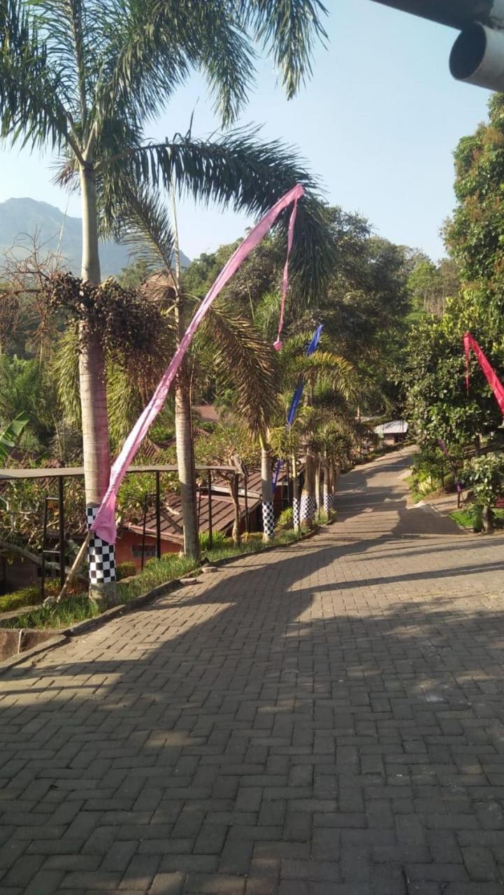 Green Valley Resort Bandungan Exterior photo