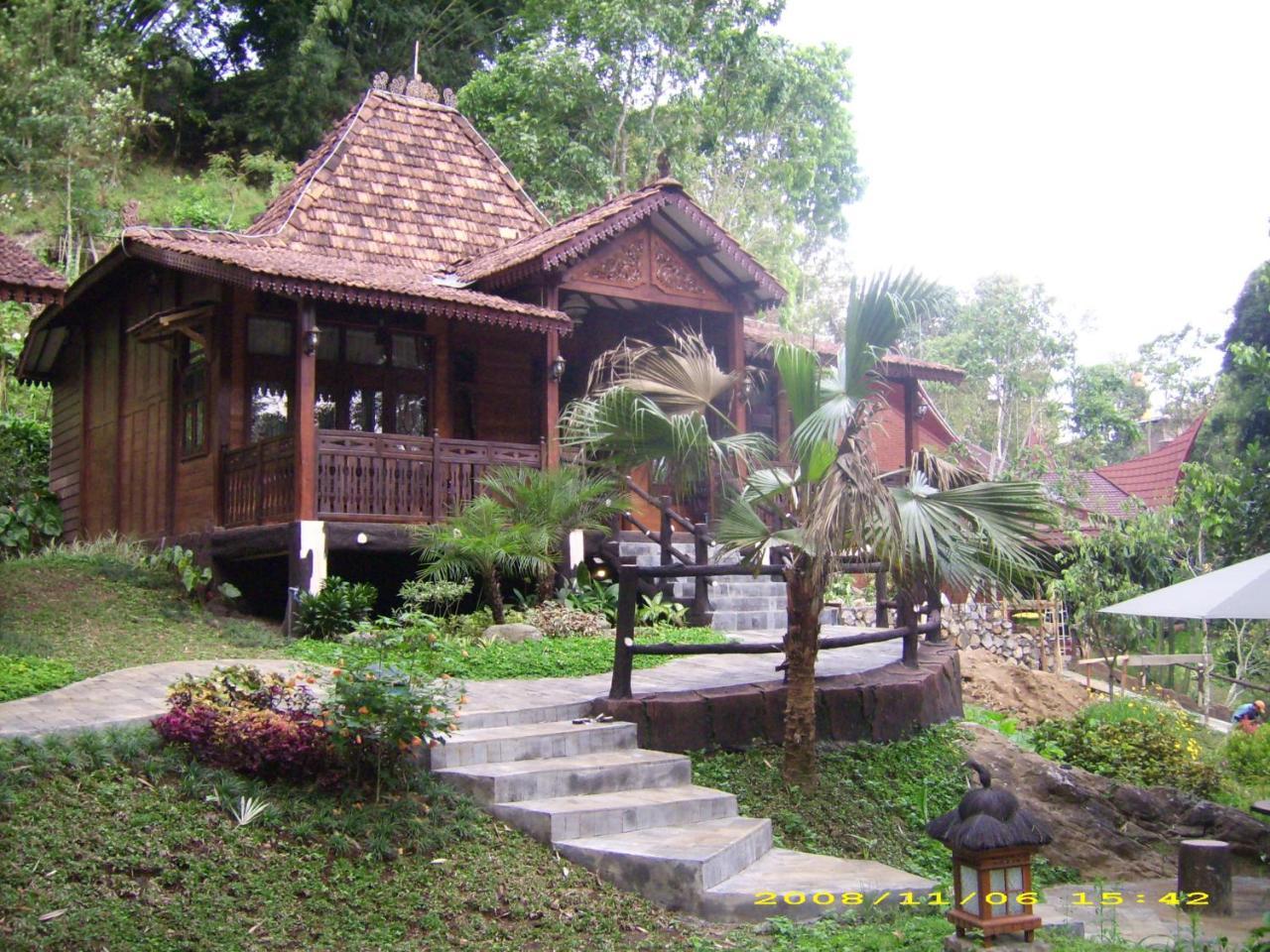 Green Valley Resort Bandungan Exterior photo
