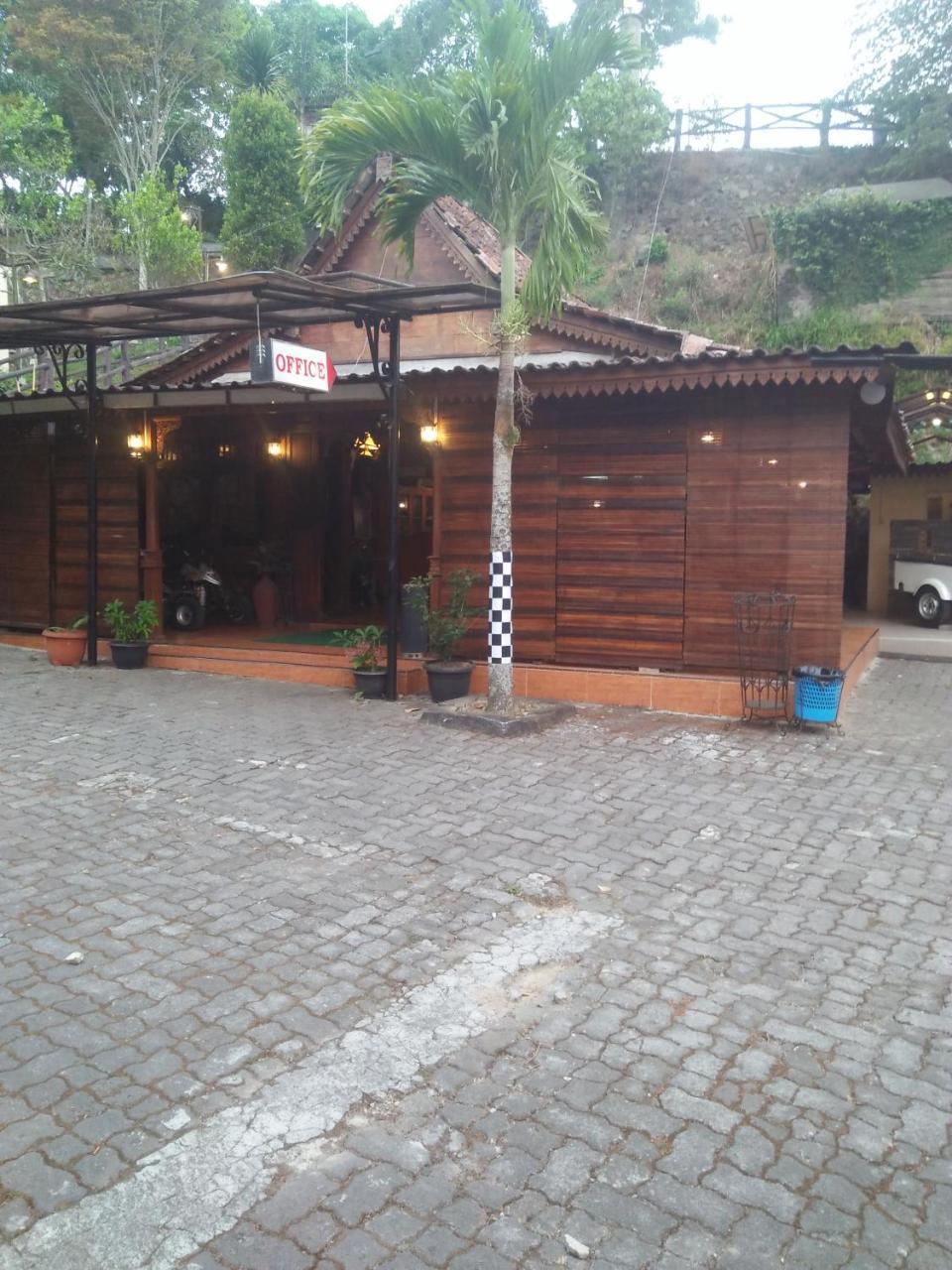 Green Valley Resort Bandungan Exterior photo
