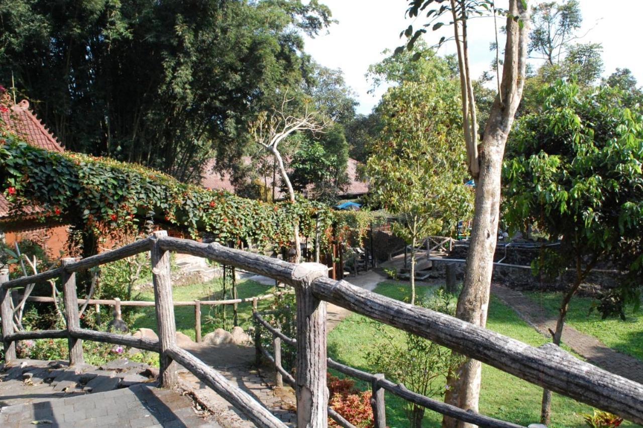 Green Valley Resort Bandungan Exterior photo