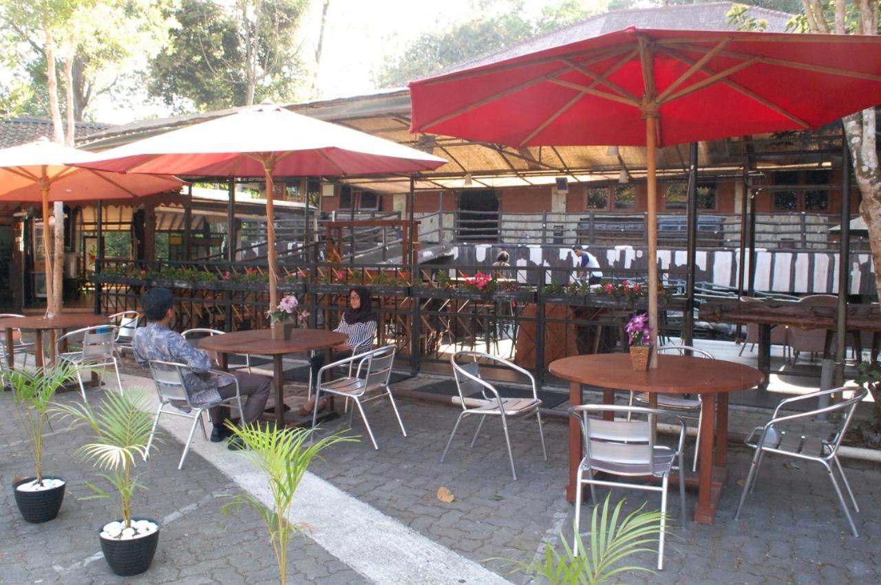 Green Valley Resort Bandungan Exterior photo